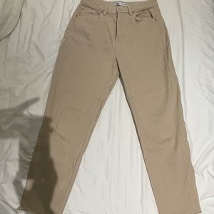 ZARA Mom Jeans.